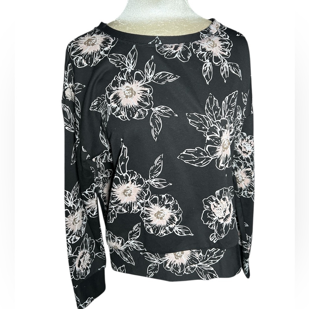 Amuse Society Black and soft pink Floral Long Sleeve Top crew neck sweatshirt L